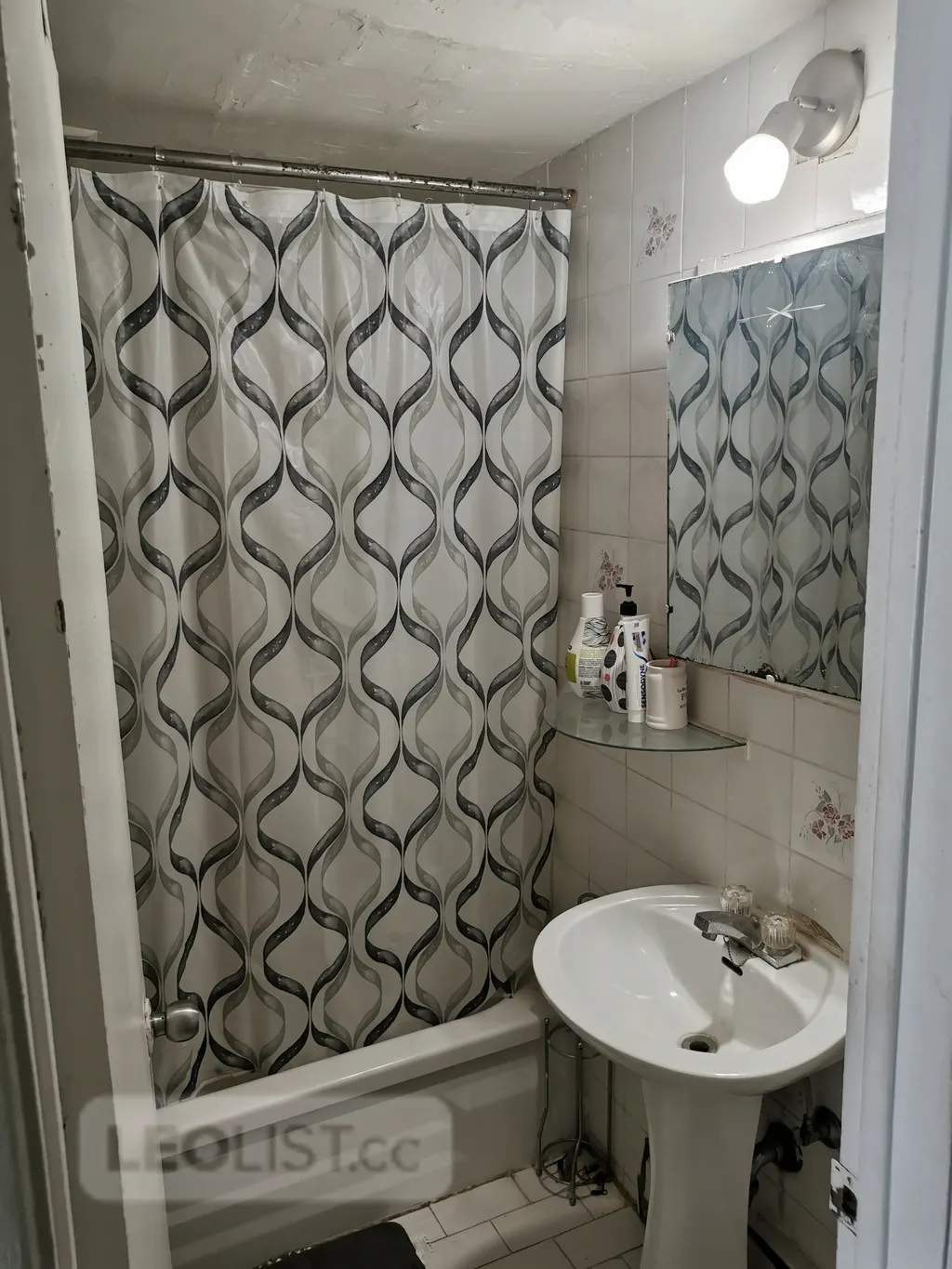 Chambre a Louer / Room for rent ( Location Temporaire ) 700$