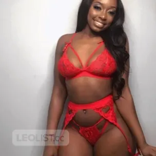 Freaky slut always horny and wet profile image