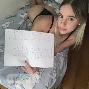 18yo blonde your new obedient fucktoy profile image