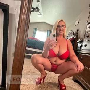 Squirting Milf, mature, Naughty, and very naughty available profile image