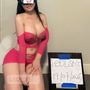 Young and beautiful.The service is very good. profile image