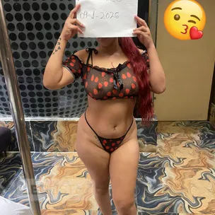 Sexy Dutch woman with a natural body and no breast surgery.. profile image