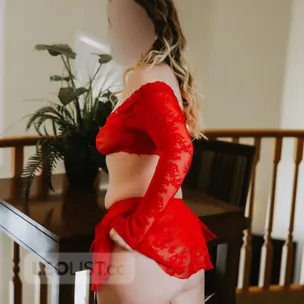 stunning sexy brunette profile image