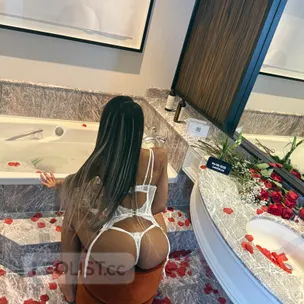 Exotic party girl available now! profile image