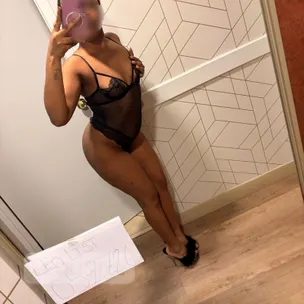 NEW IN TOWN Freaky&amp; tight BOMBSHELL UP ALL NIGHT profile image