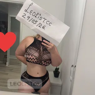 hot sexy milf with all-natural breasts profile image